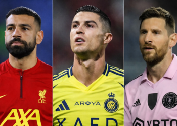 استاد أنفيلد مع مشجعين متوترين أثناء مباراة ليفربول وبورنموت.