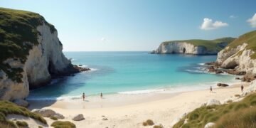 شواطئ مخفية في بريتاني الفرنسية.